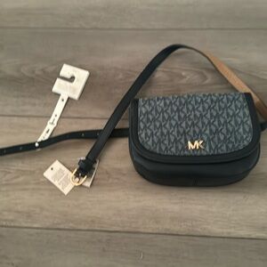 Michael kors fanny purse